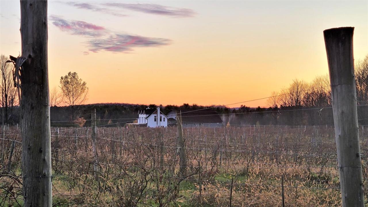 Auberge Du Vignoble Bromont Exterior photo